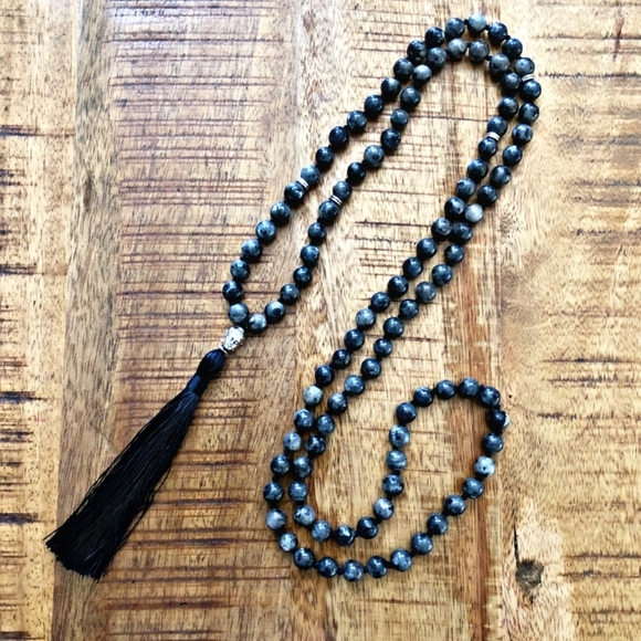 Black Labradorite 108 Mala Bead Necklace Handmade Protection Jewelry with Tassel - Picture 4 of 9